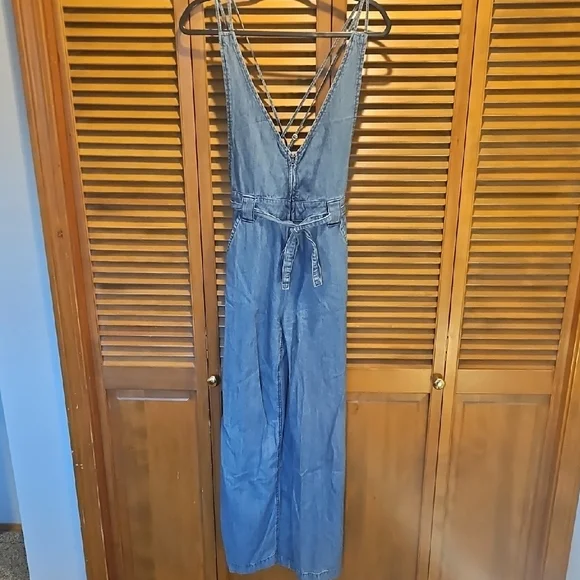 Denim V-Neck Sleeveless Jumpsuit - Blue - Picture 3 of 4
